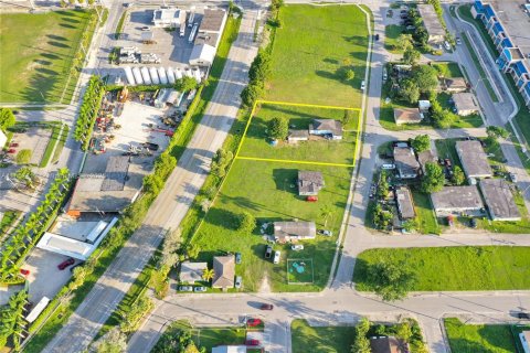 Купить коммерческую недвижимость в Хомстед, Флорида № 1881838 - фото 2