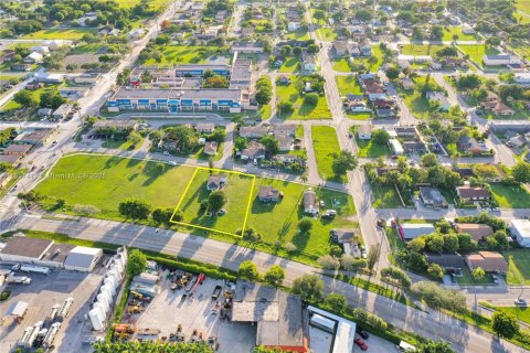 Купить коммерческую недвижимость в Хомстед, Флорида № 1881838 - фото 4