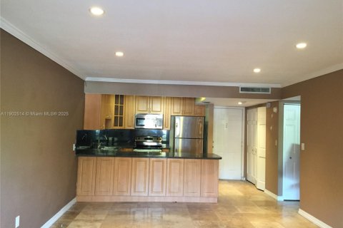 Condo in Miami, Florida, 1 bedroom  № 1953906 - photo 4