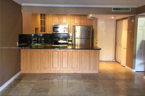 Condo in Miami, Florida, 1 bedroom  № 1953906 - photo 2