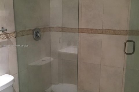 Condo in Miami, Florida, 1 bedroom  № 1953906 - photo 6
