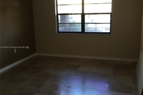 Condo in Miami, Florida, 1 bedroom  № 1953906 - photo 5