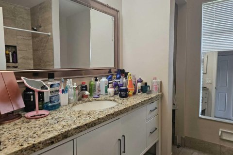 Adosado en venta en Lake Worth, Florida, 2 dormitorios, 94.2 m2 № 1155698 - foto 1