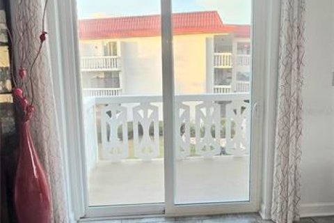 Condo in Clearwater, Florida, 2 bedrooms № 2195726 - photo 8