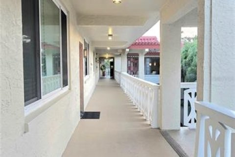 Condo in Clearwater, Florida, 2 bedrooms № 2195726 - photo 4