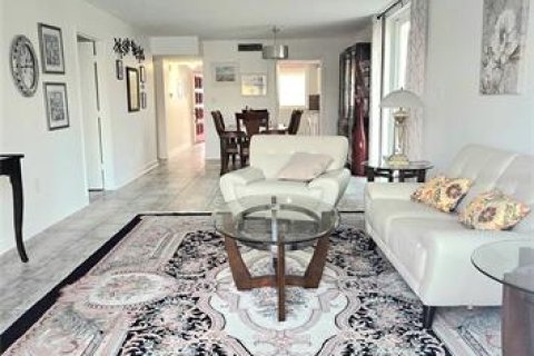 Condo in Clearwater, Florida, 2 bedrooms № 2195726 - photo 9