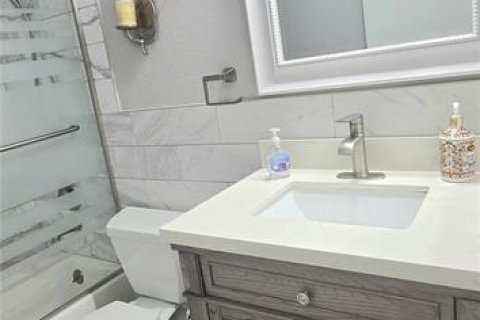 Condo in Clearwater, Florida, 2 bedrooms № 2195726 - photo 18