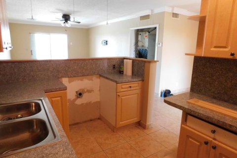 Condo in Plantation, Florida, 1 bedroom  № 2180417 - photo 9