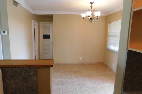 Condo in Plantation, Florida, 1 bedroom  № 2180417 - photo 12