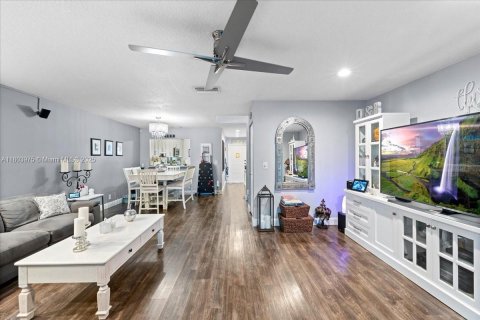 Copropriété à vendre à Pembroke Pines, Floride: 3 chambres, 136.75 m2 № 1959427 - photo 26