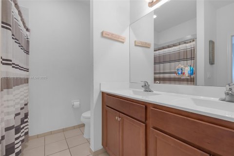 Townhouse in Homestead, Florida 3 bedrooms, 173.73 sq.m. № 1809759 - photo 16