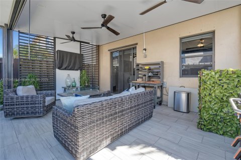 Townhouse in Homestead, Florida 3 bedrooms, 173.73 sq.m. № 1809759 - photo 25