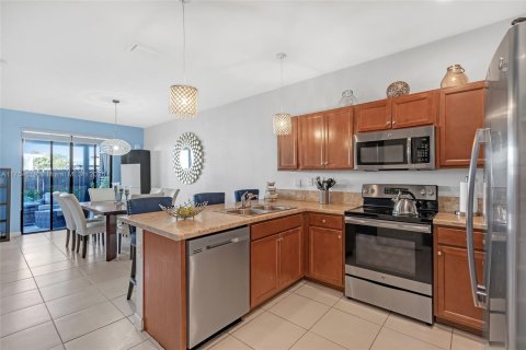 Townhouse in Homestead, Florida 3 bedrooms, 173.73 sq.m. № 1809759 - photo 11