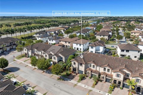 Townhouse in Homestead, Florida 3 bedrooms, 173.73 sq.m. № 1809759 - photo 2
