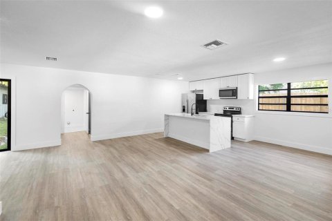 Casa en venta en Apopka, Florida, 5 dormitorios, 182.09 m2 № 1618957 - foto 5