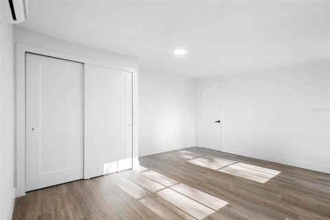 Casa en venta en Apopka, Florida, 5 dormitorios, 182.09 m2 № 1618957 - foto 18