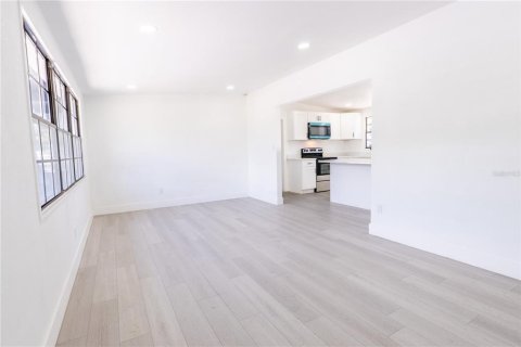 Villa ou maison à vendre à Tampa, Floride: 3 chambres, 117.52 m2 № 2129075 - photo 4