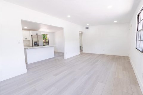 Villa ou maison à vendre à Tampa, Floride: 3 chambres, 117.52 m2 № 2129075 - photo 5