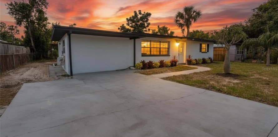 Villa ou maison à Tampa, Floride 3 chambres, 117.52 m2 № 2129075
