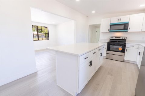Villa ou maison à vendre à Tampa, Floride: 3 chambres, 117.52 m2 № 2129075 - photo 9