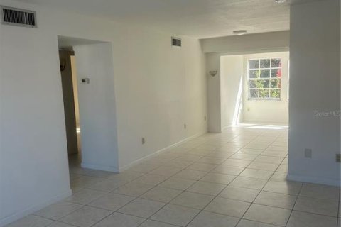 Condominio en venta en Port Charlotte, Florida, 2 dormitorios, 85.38 m2 № 2118660 - foto 3