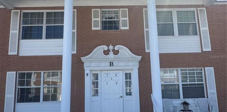 Condominio en Port Charlotte, Florida, 2 dormitorios № 2118660