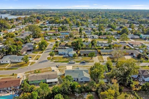 House in Orlando, Florida 4 bedrooms, 171.4 sq.m. № 2237783 - photo 30