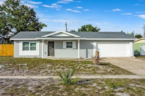 House in Orlando, Florida 4 bedrooms, 171.4 sq.m. № 2237783 - photo 2