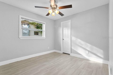 House in Orlando, Florida 4 bedrooms, 171.4 sq.m. № 2237783 - photo 16