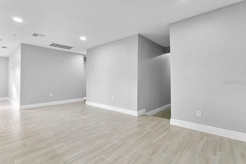 House in Orlando, Florida 4 bedrooms, 171.4 sq.m. № 2237783 - photo 9