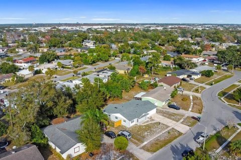 House in Orlando, Florida 4 bedrooms, 171.4 sq.m. № 2237783 - photo 28