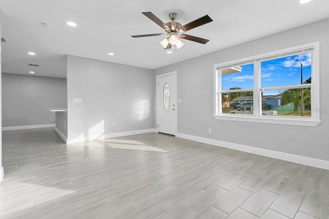 House in Orlando, Florida 4 bedrooms, 171.4 sq.m. № 2237783 - photo 7