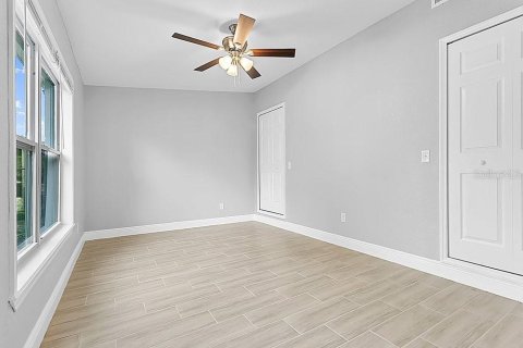 House in Orlando, Florida 4 bedrooms, 171.4 sq.m. № 2237783 - photo 12
