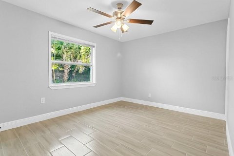 House in Orlando, Florida 4 bedrooms, 171.4 sq.m. № 2237783 - photo 15