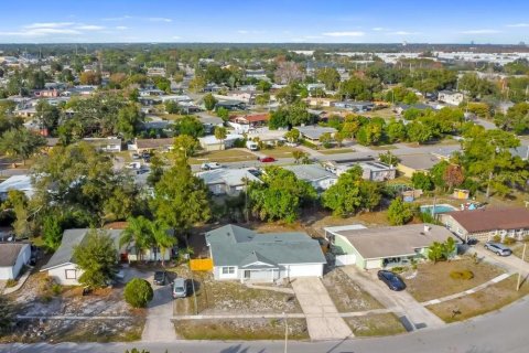 House in Orlando, Florida 4 bedrooms, 171.4 sq.m. № 2237783 - photo 27