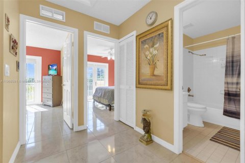 Casa en venta en Pembroke Pines, Florida, 4 dormitorios, 213.77 m2 № 1967359 - foto 15