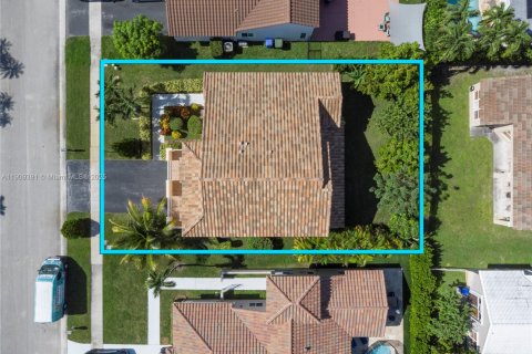 Casa en venta en Pembroke Pines, Florida, 4 dormitorios, 213.77 m2 № 1967359 - foto 2