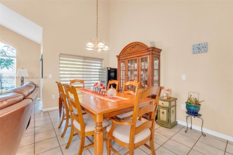 Casa en venta en Pembroke Pines, Florida, 4 dormitorios, 213.77 m2 № 1967359 - foto 9