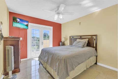 Casa en venta en Pembroke Pines, Florida, 4 dormitorios, 213.77 m2 № 1967359 - foto 21