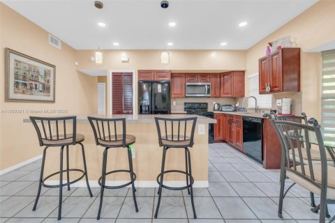 Casa en venta en Pembroke Pines, Florida, 4 dormitorios, 213.77 m2 № 1967359 - foto 11