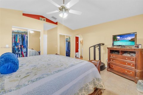 Casa en venta en Pembroke Pines, Florida, 4 dormitorios, 213.77 m2 № 1967359 - foto 27