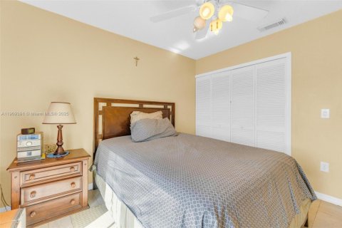 Casa en venta en Pembroke Pines, Florida, 4 dormitorios, 213.77 m2 № 1967359 - foto 22