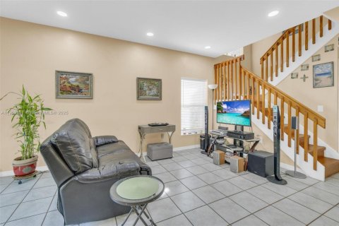 Casa en venta en Pembroke Pines, Florida, 4 dormitorios, 213.77 m2 № 1967359 - foto 14