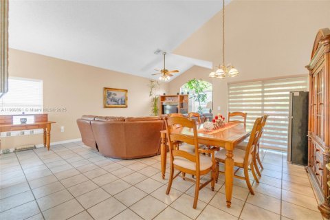 Casa en venta en Pembroke Pines, Florida, 4 dormitorios, 213.77 m2 № 1967359 - foto 8