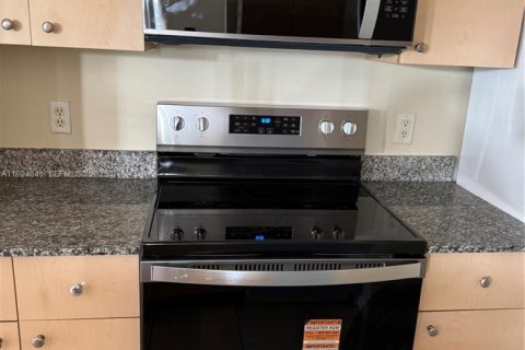 Touwnhouse à louer à Miramar, Floride: 2 chambres, 100.33 m2 № 1988065 - photo 7