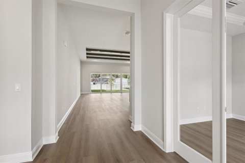 House in Valrico, Florida 4 bedrooms, 364.36 sq.m. № 1687342 - photo 30