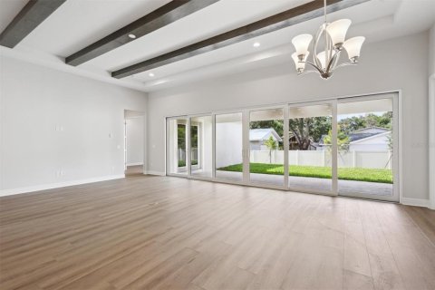 House in Valrico, Florida 4 bedrooms, 364.36 sq.m. № 1687342 - photo 3