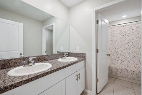 Casa en venta en New Port Richey, Florida, 5 dormitorios, 221.94 m2 № 1598067 - foto 28