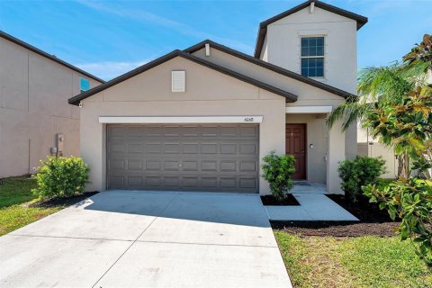 Casa en venta en New Port Richey, Florida, 5 dormitorios, 221.94 m2 № 1598067 - foto 1