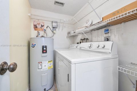 Купить таунхаус в Дания-Бич, Флорида 2 спальни, 128.21м2, № 2076259 - фото 13